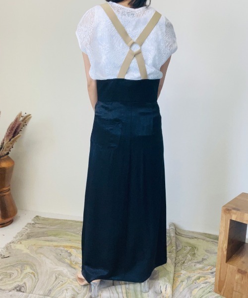TEVALT(ヴァレット)の「チノライクサテンジャンパースカート(サロペット/オーバーオール・レディース・ライトカーキ/ブラック/ベージュ・38)」の4枚目の写真