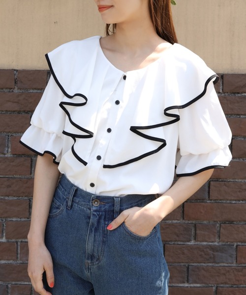 one after another NICE CLAUP（ワンアフターアナザーナイスクラップ）の「パイピングフリルブラウス（シャツ/ブラウス・レディース・ブラック/オフホワイト・FREE）」の2枚目の写真