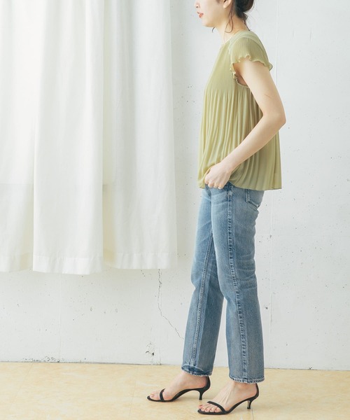 URBAN RESEARCH ROSSO（アーバンリサーチロッソ）の「『一部WEB限定カラー』ランダムプリーツフレンチスリーブブラウス（シャツ/ブラウス・レディース・ブラック/オフホワイト/グリーン系その他/イエロー系その他・FREE）」の17枚目の写真