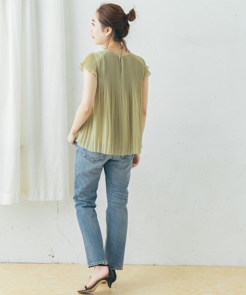 URBAN RESEARCH ROSSO（アーバンリサーチロッソ）の「『一部WEB限定カラー』ランダムプリーツフレンチスリーブブラウス（シャツ/ブラウス・レディース・ブラック/オフホワイト/グリーン系その他/イエロー系その他・FREE）」の18枚目の写真