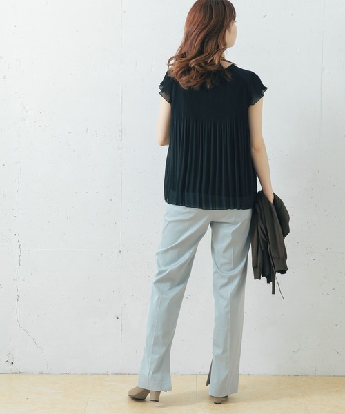 URBAN RESEARCH ROSSO（アーバンリサーチロッソ）の「『一部WEB限定カラー』ランダムプリーツフレンチスリーブブラウス（シャツ/ブラウス・レディース・ブラック/オフホワイト/グリーン系その他/イエロー系その他・FREE）」の5枚目の写真