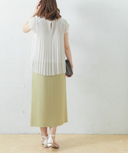 URBAN RESEARCH ROSSO（アーバンリサーチロッソ）の「『一部WEB限定カラー』ランダムプリーツフレンチスリーブブラウス（シャツ/ブラウス・レディース・ブラック/オフホワイト/グリーン系その他/イエロー系その他・FREE）」の10枚目の写真