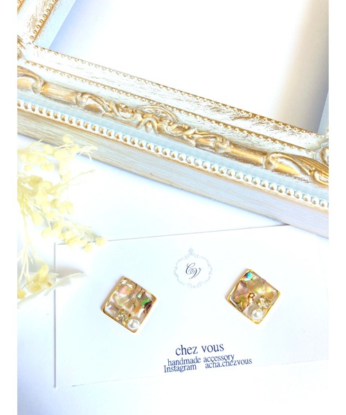 tone(トーン)の「【chez vous】SHELLY kirameki ピアス (MA)(ピアス(両耳用)・レディース・ピンク/レインボー/グリーン系その他/ブルー系その他/イエロー系その他/ナチュラル/ミント/ゴールド/イエロー/その他/ブラウン/スカイブルー/その他2/パープル/マスタード/グリーン/ライトパープル/オレンジ系その他/ライトグリーン/ブルー/ブラック系その他/パープル系その他/ネイビー/レッド・FREE)」の4枚目の写真