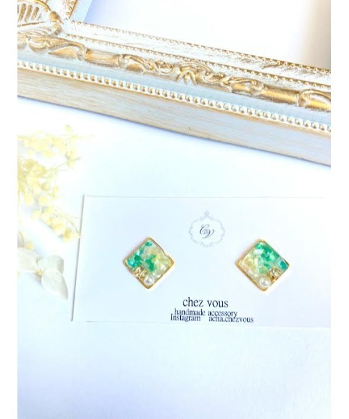 tone(トーン)の「【chez vous】SHELLY kirameki ピアス (MA)(ピアス(両耳用)・レディース・ピンク/レインボー/グリーン系その他/ブルー系その他/イエロー系その他/ナチュラル/ミント/ゴールド/イエロー/その他/ブラウン/スカイブルー/その他2/パープル/マスタード/グリーン/ライトパープル/オレンジ系その他/ライトグリーン/ブルー/ブラック系その他/パープル系その他/ネイビー/レッド・FREE)」の8枚目の写真