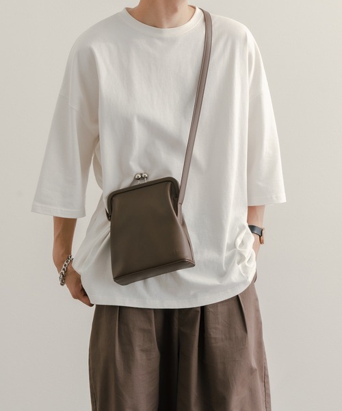 epnok(エプノック)の「がま口ショルダーBAG(ショルダーバッグ・メンズ・ダークブラウン/グレイッシュベージュ/ブラック・FREE)」の2枚目の写真