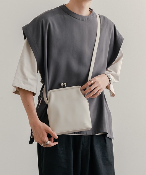 epnok(エプノック)の「がま口ショルダーBAG(ショルダーバッグ・メンズ・ダークブラウン/グレイッシュベージュ/ブラック・FREE)」の3枚目の写真