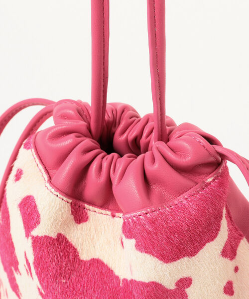 Ray BEAMS(レイビームス)の「Ray BEAMS / COW柄 巾着 バッグ(ショルダーバッグ・レディース・ブラック/ピンク・ONE SIZE)」の13枚目の写真