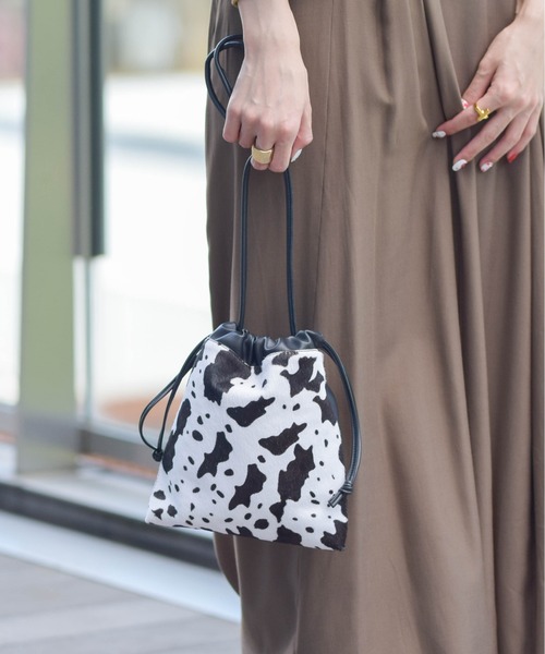 Ray BEAMS(レイビームス)の「Ray BEAMS / COW柄 巾着 バッグ(ショルダーバッグ・レディース・ブラック/ピンク・ONE SIZE)」の18枚目の写真