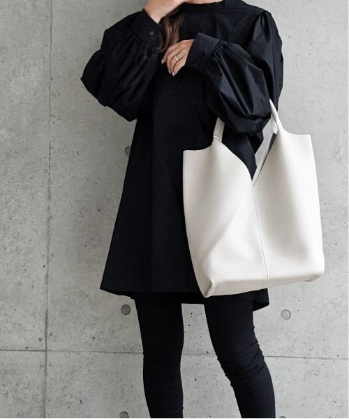 Per sist ence（パーシエンス）の「トライアングルカットトートバッグ（トートバッグ・レディース・ベージュ/グレイッシュベージュ/ライトグレー/ブラック/グレー/シルバー/アイボリー・FREE）」の2枚目の写真
