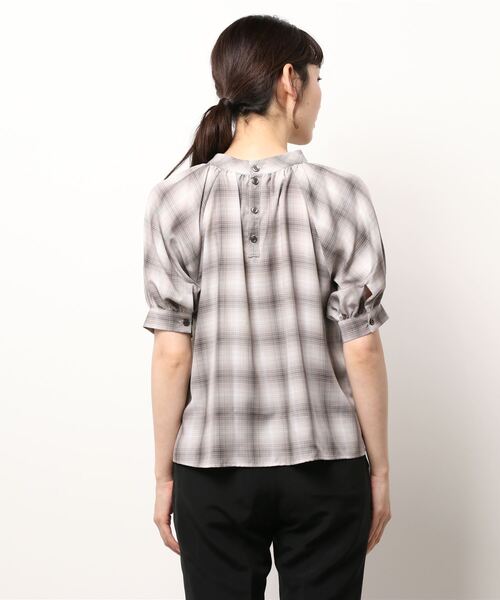 NATURAL BEAUTY BASIC（ナチュラルビューティーベーシック）の「オンブレチェックブラウス（シャツ/ブラウス・レディース・グレー系その他/ブラウン系その他・SMALL/MEDIUM）」の3枚目の写真