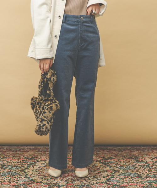 UR Lab.(アーバンリサーチラボ)の「『34サイズ/低身長向けも展開』コーデュロイフレアパンツ(その他パンツ・レディース・ブルー/ベージュ系その他・34/36/38)」の1枚目の写真