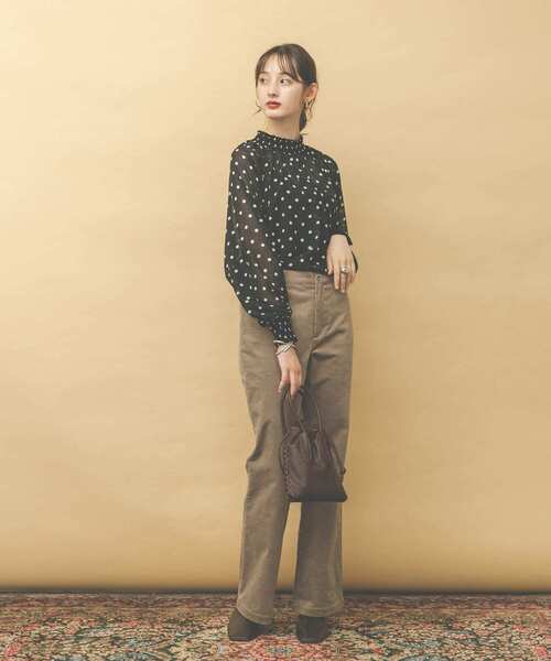 UR Lab.(アーバンリサーチラボ)の「『34サイズ/低身長向けも展開』コーデュロイフレアパンツ(その他パンツ・レディース・ブルー/ベージュ系その他・34/36/38)」の5枚目の写真