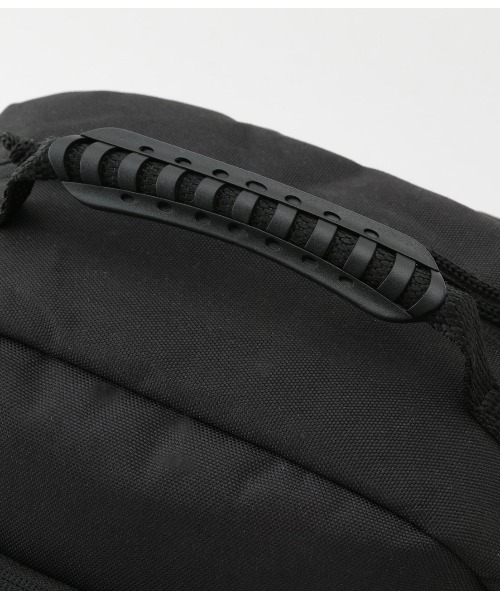 ADAM ET ROPE'(アダムエロペ)の「【ROUTINE】バックパック(バックパック/リュック・メンズ・ブラック・FREE)」の8枚目の写真