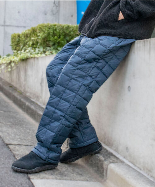 TAION(タイオン)の「【TAION/タイオン】【UNISEX】ダウンパンツ(その他パンツ・メンズ・ネイビー/ブラック・LARGE/MEDIUM/X-LARGE)」の2枚目の写真
