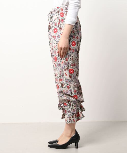 moyan ecri(モヤン エクリ)の「<moyan ecri>ボタニカル柄裾スリット2WAY ワイド/ルーズパンツ(その他パンツ・レディース・オレンジ/グリーン/アイボリー・S/M)」の7枚目の写真