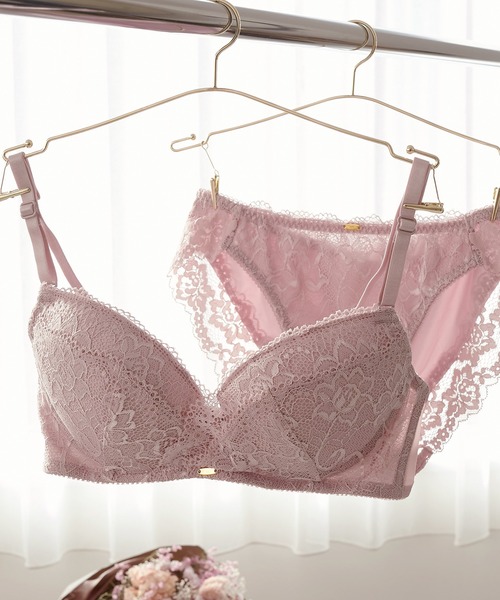 レースをバスト中心で重ねたカシュクールタイプ】丸胸ふんわりワイヤー