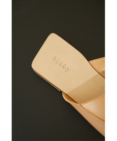 BLACK BY MOUSSY（ブラックバイマウジー）の「square mule（スクエアミュール）（その他シューズ・レディース・ベージュ/ブラック・38/37/36）」の5枚目の写真