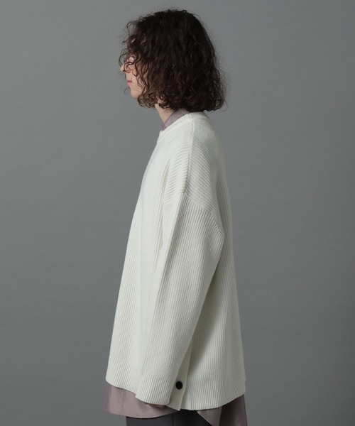 HAREハレ　メンズホワイトニット　オーバーサイズニット HARE（ハレ）の「サイドボタンMEGAニット(HARE)（ニット/セーター