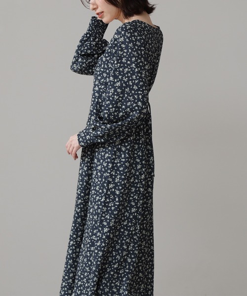 N.(N. Natural Beauty Basic)(エヌエヌナチュラルビューティーベーシック)の「◆スクエアネック小花マキシワンピース(ワンピース・レディース・ネイビー/オフホワイト/グリーン・MEDIUM)」の6枚目の写真