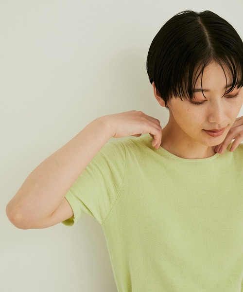 SALON adam et rope'（サロン アダム エ ロペ）の「【極上の肌ざわり】コンパクトクルーネックT -CreamyCotton /クリーミーコットン-（Tシャツ/カットソー・レディース・オレンジ/ホワイト系その他2/ピンク/オフホワイト/ブラック系その他/ライトグリーン・FREE）」の5枚目の写真