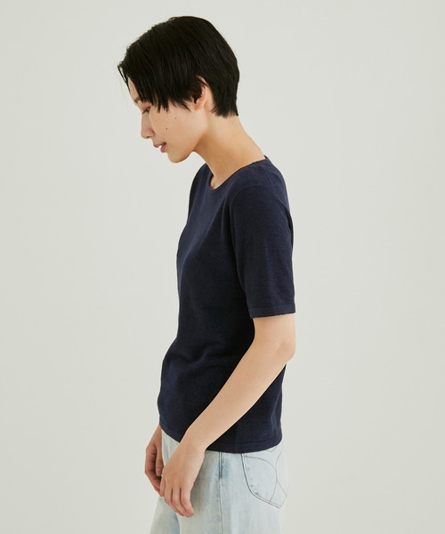 SALON adam et rope'（サロン アダム エ ロペ）の「【極上の肌ざわり】コンパクトクルーネックT -CreamyCotton /クリーミーコットン-（Tシャツ/カットソー・レディース・オレンジ/ホワイト系その他2/ピンク/オフホワイト/ブラック系その他/ライトグリーン・FREE）」の11枚目の写真