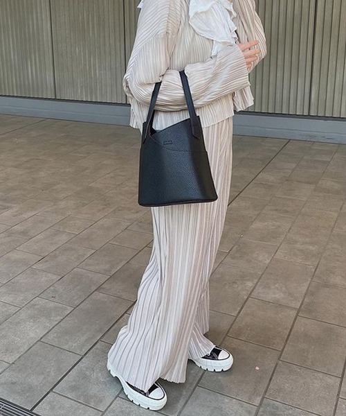 Riberry（リベリー）の「2WAYバケツバッグ（ハンドバッグ・レディース・ホワイト/ブラック/ブラウン/グレー/ベージュ/アイボリー・FREE）」の19枚目の写真