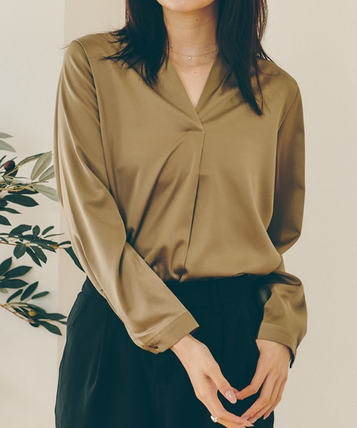 Lamoa（ラモア）の「Lamoa/ディープVネック ブラウス（シャツ/ブラウス・レディース・カーキ/ブルー/ホワイト/ワインレッド/ベージュ・FREE）」の3枚目の写真