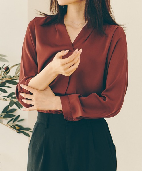 Lamoa（ラモア）の「Lamoa/ディープVネック ブラウス（シャツ/ブラウス・レディース・カーキ/ブルー/ホワイト/ワインレッド/ベージュ・FREE）」の5枚目の写真