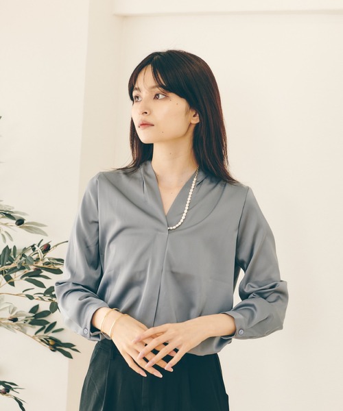 Lamoa（ラモア）の「Lamoa/ディープVネック ブラウス（シャツ/ブラウス・レディース・カーキ/ブルー/ホワイト/ワインレッド/ベージュ・FREE）」の6枚目の写真