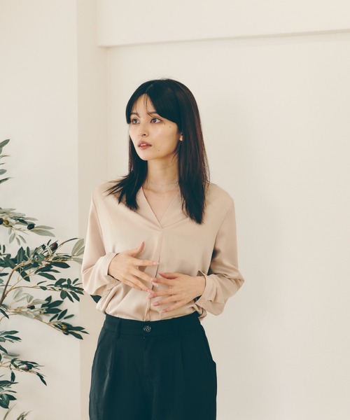 Lamoa（ラモア）の「Lamoa/ディープVネック ブラウス（シャツ/ブラウス・レディース・カーキ/ブルー/ホワイト/ワインレッド/ベージュ・FREE）」の11枚目の写真