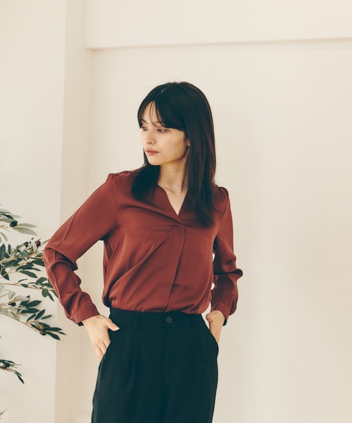 Lamoa（ラモア）の「Lamoa/ディープVネック ブラウス（シャツ/ブラウス・レディース・カーキ/ブルー/ホワイト/ワインレッド/ベージュ・FREE）」の17枚目の写真