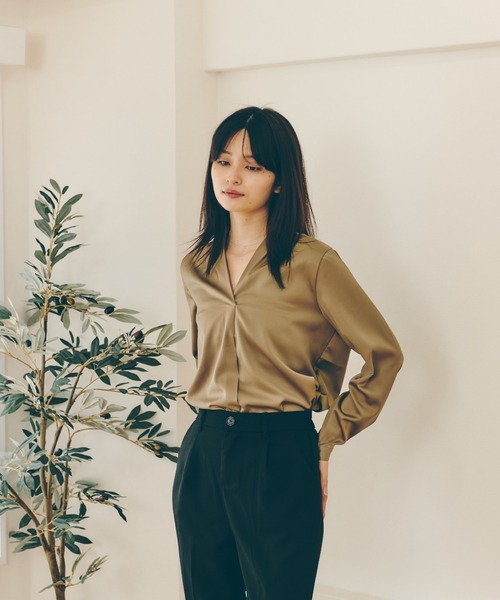 Lamoa（ラモア）の「Lamoa/ディープVネック ブラウス（シャツ/ブラウス・レディース・カーキ/ブルー/ホワイト/ワインレッド/ベージュ・FREE）」の20枚目の写真