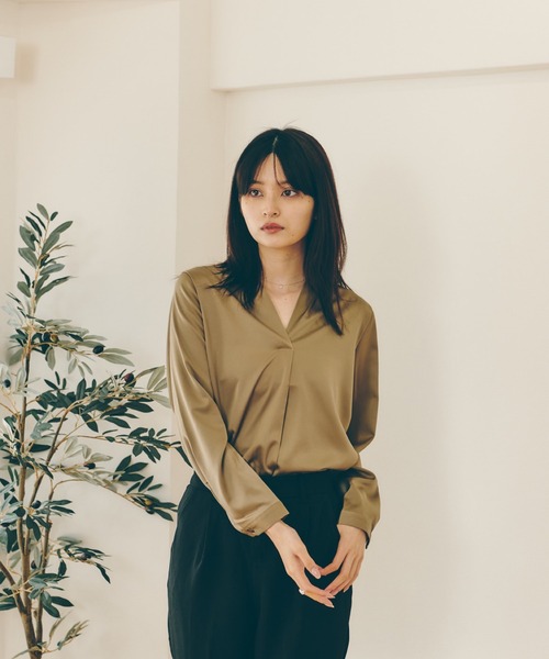 Lamoa（ラモア）の「Lamoa/ディープVネック ブラウス（シャツ/ブラウス・レディース・カーキ/ブルー/ホワイト/ワインレッド/ベージュ・FREE）」の21枚目の写真