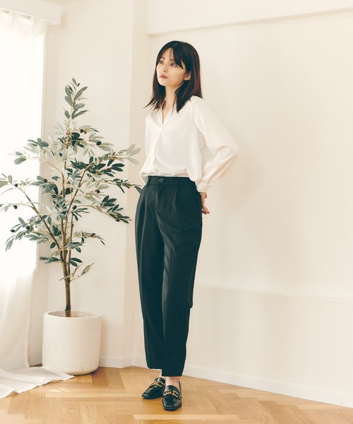 Lamoa（ラモア）の「Lamoa/ディープVネック ブラウス（シャツ/ブラウス・レディース・カーキ/ブルー/ホワイト/ワインレッド/ベージュ・FREE）」の16枚目の写真