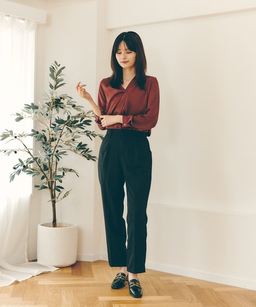 Lamoa（ラモア）の「Lamoa/ディープVネック ブラウス（シャツ/ブラウス・レディース・カーキ/ブルー/ホワイト/ワインレッド/ベージュ・FREE）」の19枚目の写真