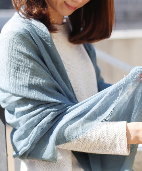 sankyo shokai（サンキョウショウカイ）の「大判ストール薄手（ストール/ショール・レディース・モカ/ライトブルー/ピンクベージュ/ブルー/セージグリーン/オレンジ/グリーン・FREE）」の15枚目の写真