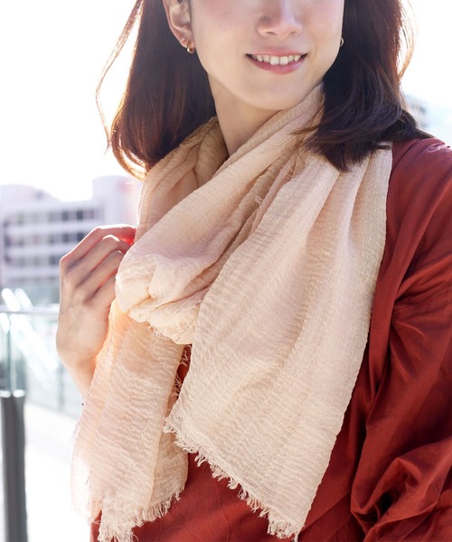 sankyo shokai（サンキョウショウカイ）の「大判ストール薄手（ストール/ショール・レディース・モカ/ライトブルー/ピンクベージュ/ブルー/セージグリーン/オレンジ/グリーン・FREE）」の13枚目の写真