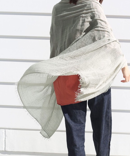 sankyo shokai（サンキョウショウカイ）の「大判ストール薄手（ストール/ショール・レディース・モカ/ライトブルー/ピンクベージュ/ブルー/セージグリーン/オレンジ/グリーン・FREE）」の22枚目の写真