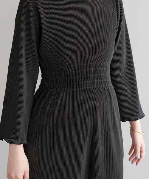 natural couture（ナチュラルクチュール）の「大人上品な1着 ウエストシャーリングプリーツワンピース（ワンピース・レディース・ブラック/オレンジ/ミント/グレイッシュベージュ・FREE）」の7枚目の写真