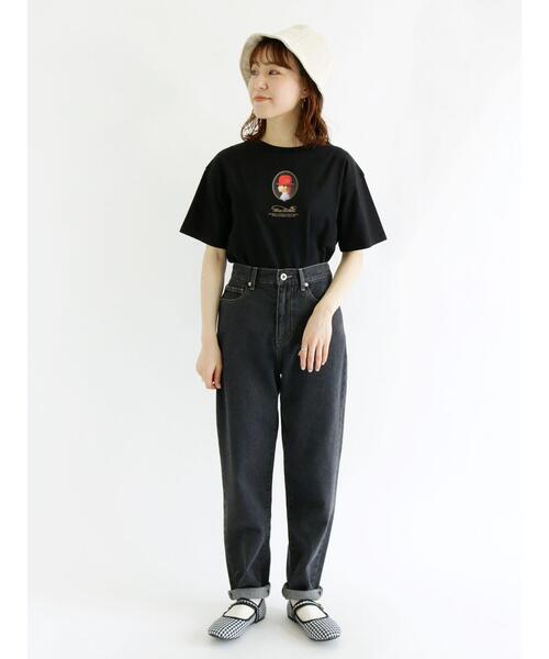 ehka sopo(エヘカソポ)の「【赤い帽子】女の子柄Tシャツ(Tシャツ/カットソー・レディース・ブラック/オフホワイト・フリ-)」の3枚目の写真