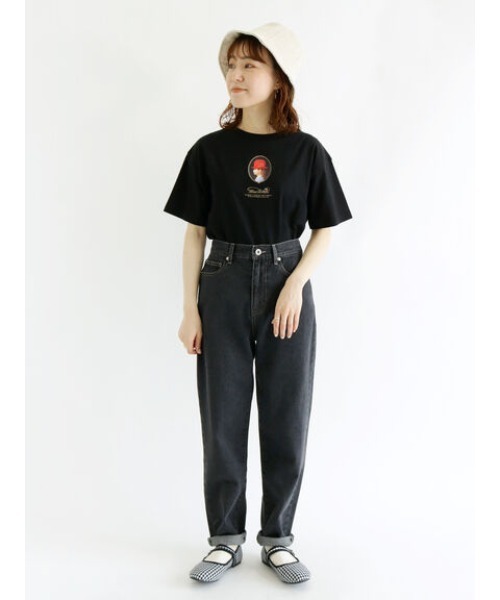 ehka sopo(エヘカソポ)の「【赤い帽子】女の子柄Tシャツ(Tシャツ/カットソー・レディース・ブラック/オフホワイト・フリ-)」の12枚目の写真