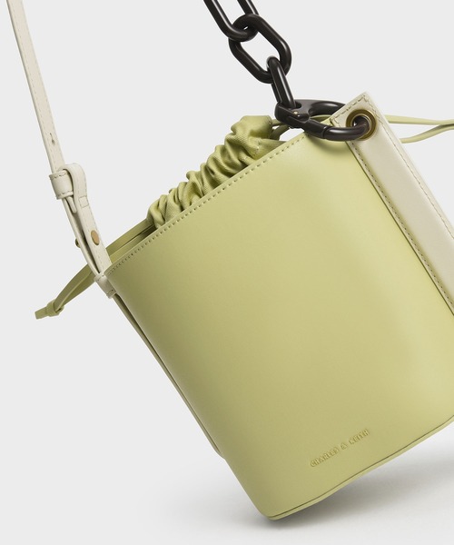 CHARLES & KEITH◆チェック柄ドローストリングバケットバッグ CHARLES & KEITH◇チェック柄ドローストリングバケットバッグ