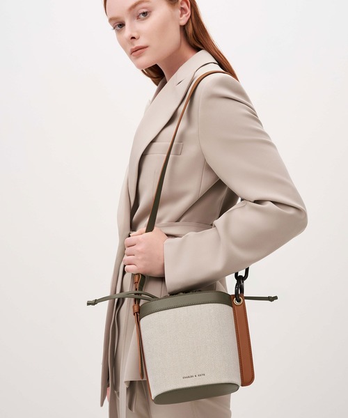 CHARLES & KEITH（チャールズ & キース）の「アルデン チェーン