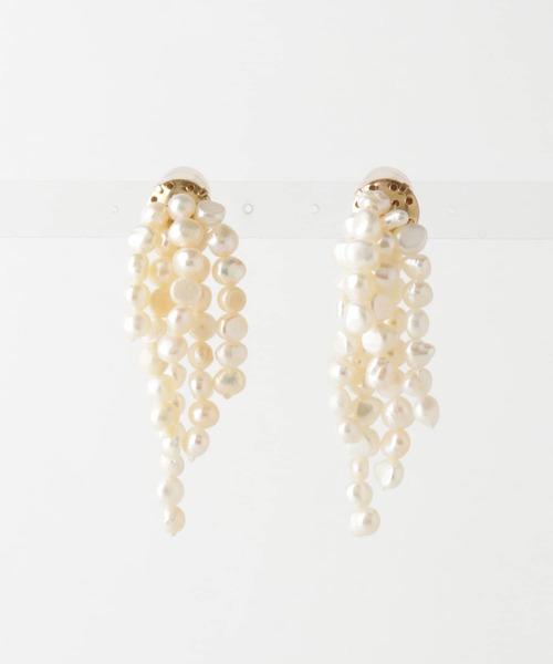 KBF(ケイビーエフ)の「ボリュームパールイヤリング(イヤリング・レディース・ホワイト・ONE)」の4枚目の写真