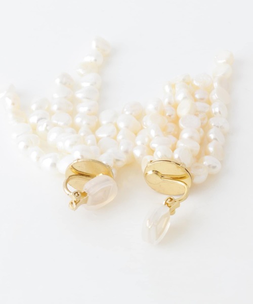 KBF(ケイビーエフ)の「ボリュームパールイヤリング(イヤリング・レディース・ホワイト・ONE)」の5枚目の写真