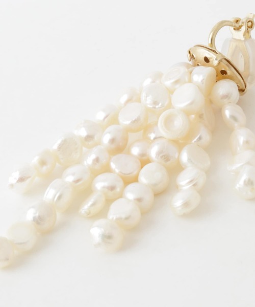 KBF(ケイビーエフ)の「ボリュームパールイヤリング(イヤリング・レディース・ホワイト・ONE)」の6枚目の写真