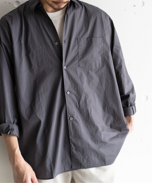 417 EDIFICE（フォーワンセブンエディフィス）の「【ESSENTIAL / エッセンシャル】ブロード レギュラー シャツ（シャツ/ブラウス・メンズ・チャコールグレー/ベージュ/ブルー/ホワイト/グリーン/ラベンダー・MEDIUM/LARGE/X-LARGE/SMALL）」の2枚目の写真