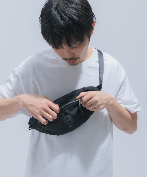 PRESONE(プレゾン)の「AMOA×PRESONE ウエストバッグ(ボディバッグ/ウエストポーチ・メンズ・ブラック/ベージュ・ONESIZE)」の6枚目の写真