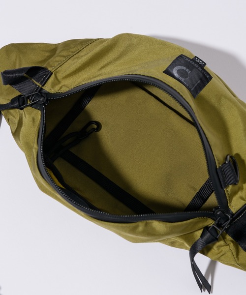 PRESONE(プレゾン)の「AMOA×PRESONE ウエストバッグ(ボディバッグ/ウエストポーチ・メンズ・ブラック/ベージュ・ONESIZE)」の7枚目の写真