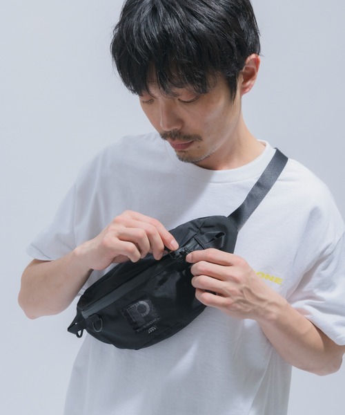 PRESONE(プレゾン)の「AMOA×PRESONE ウエストバッグ(ボディバッグ/ウエストポーチ・メンズ・ブラック/ベージュ・ONESIZE)」の12枚目の写真